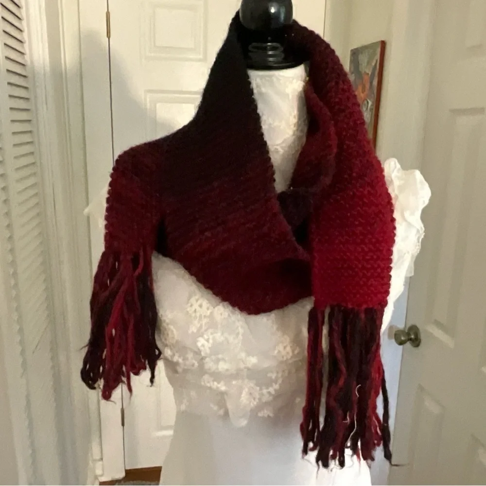 Ombre Chunky Knit Fringe Scarf Red and Black